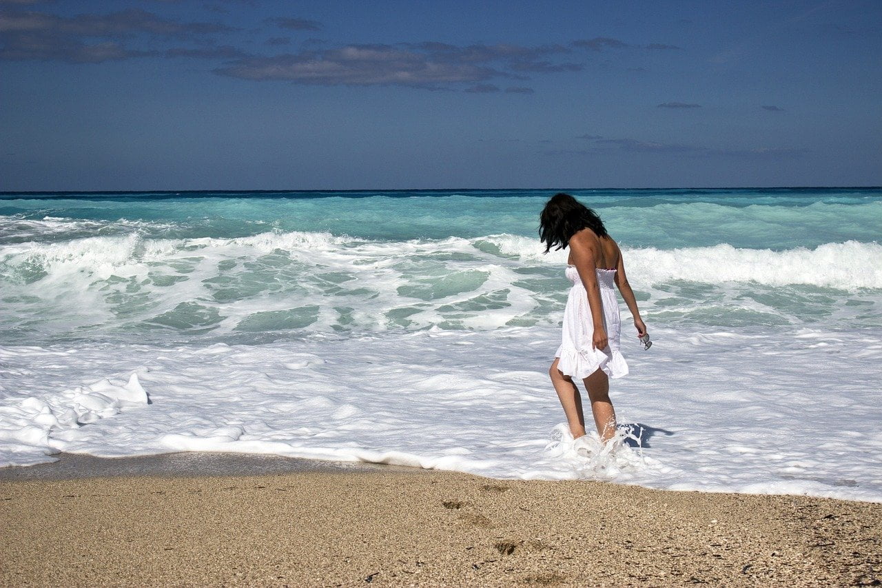 girl, sea, beach-429380.jpg